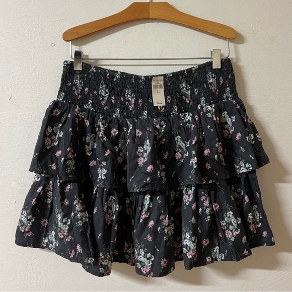 aerie Dresses & Skirts - Aerie Floral Layered Ruffle Mini Skirt Size Small Gray Charcoal Pull On